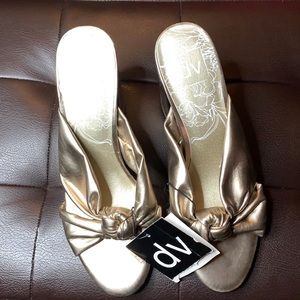 dv mule ,light gold size9.5. New scuffs on heels